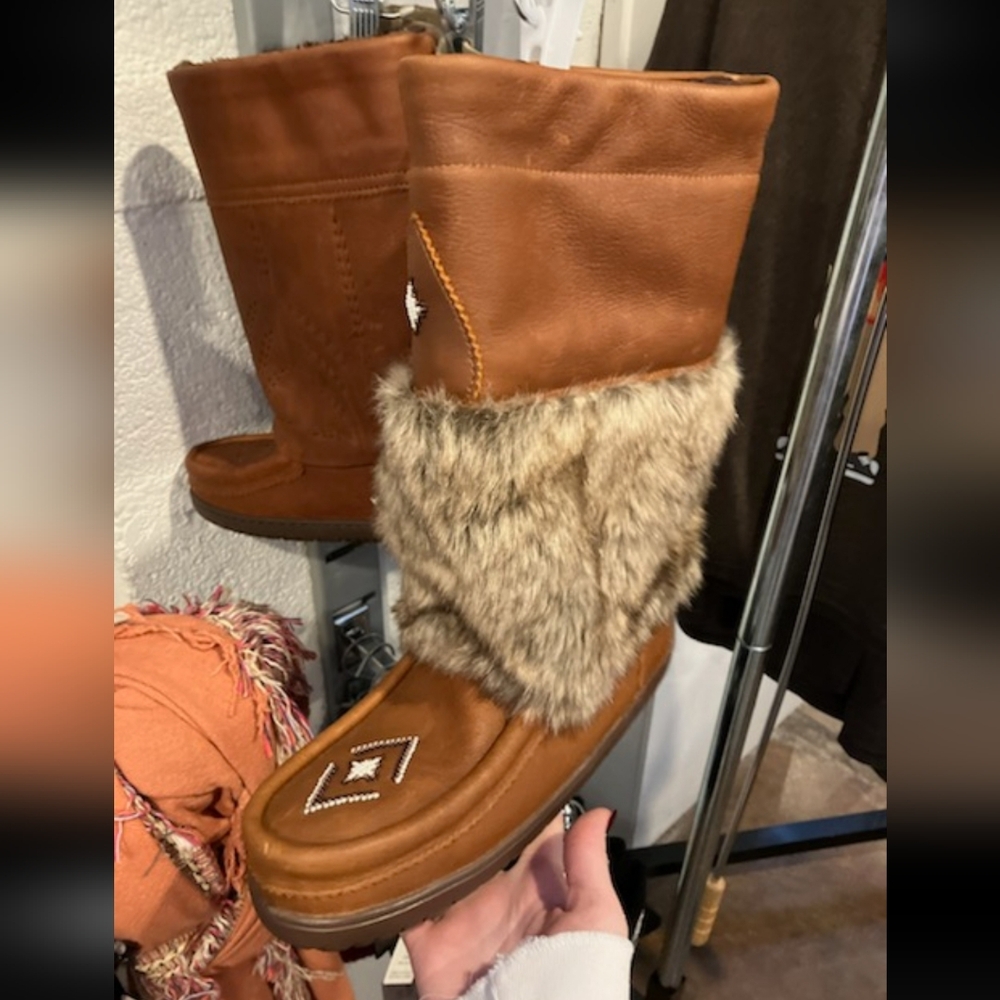 Nib Sz 11 Manitobah Mukluks Brown Fur Lined Waterproof Women's Boots